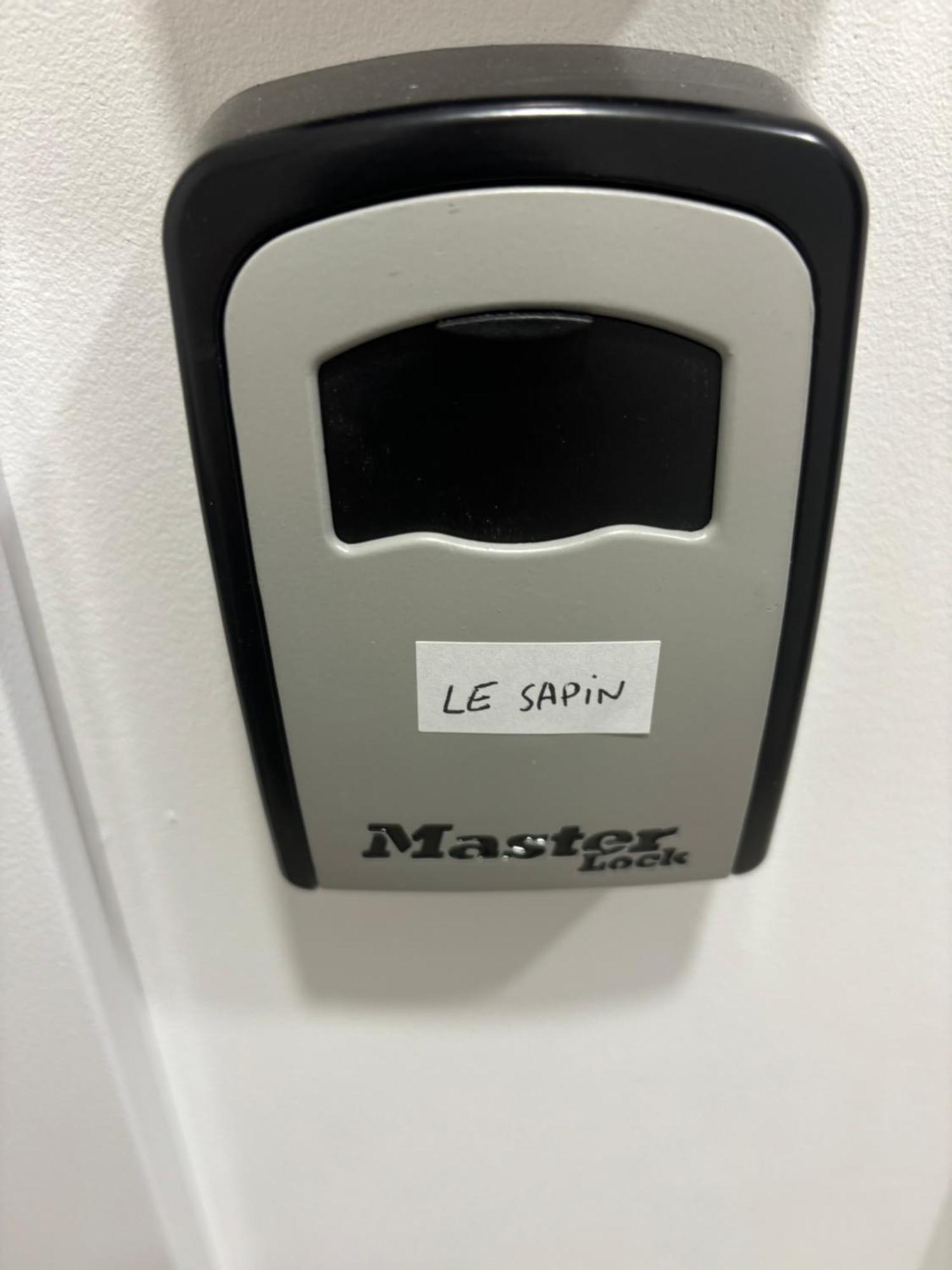 Chambre Privee Climatisee Avec Salle De Bains Partagee-Le Sapin Genay (Rhone) Bagian luar foto